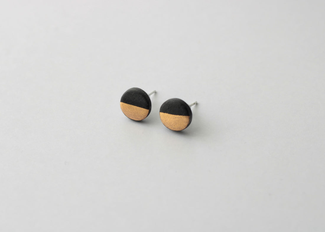 Golden Minimal black porcelain earring - small size