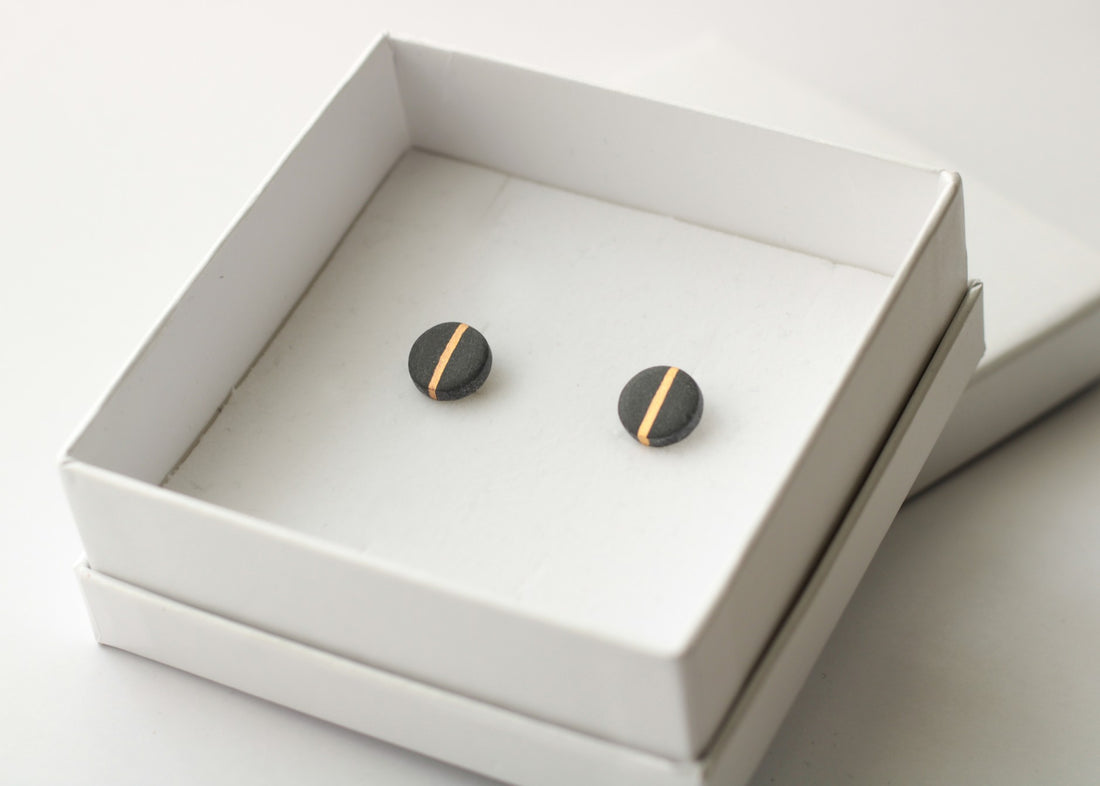 Golden Minimal black porcelain earring - small size